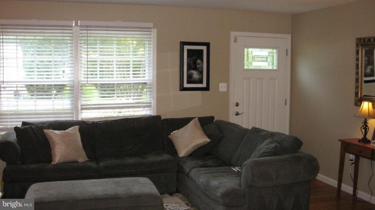8640 Sinclair Mill Road Manassas, VA 20112 - Photo 2 of 21 Living Room #2
