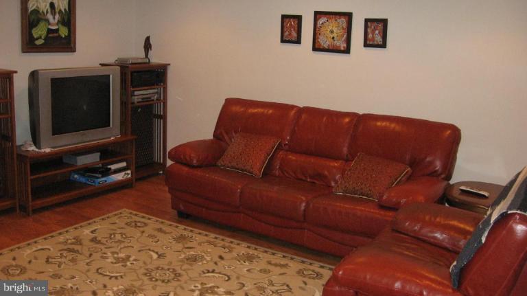8640 Sinclair Mill Road Manassas, VA 20112 - Photo 17 of 21 HugeFamilyRm space for gym , office,dine+sepDen/Bd