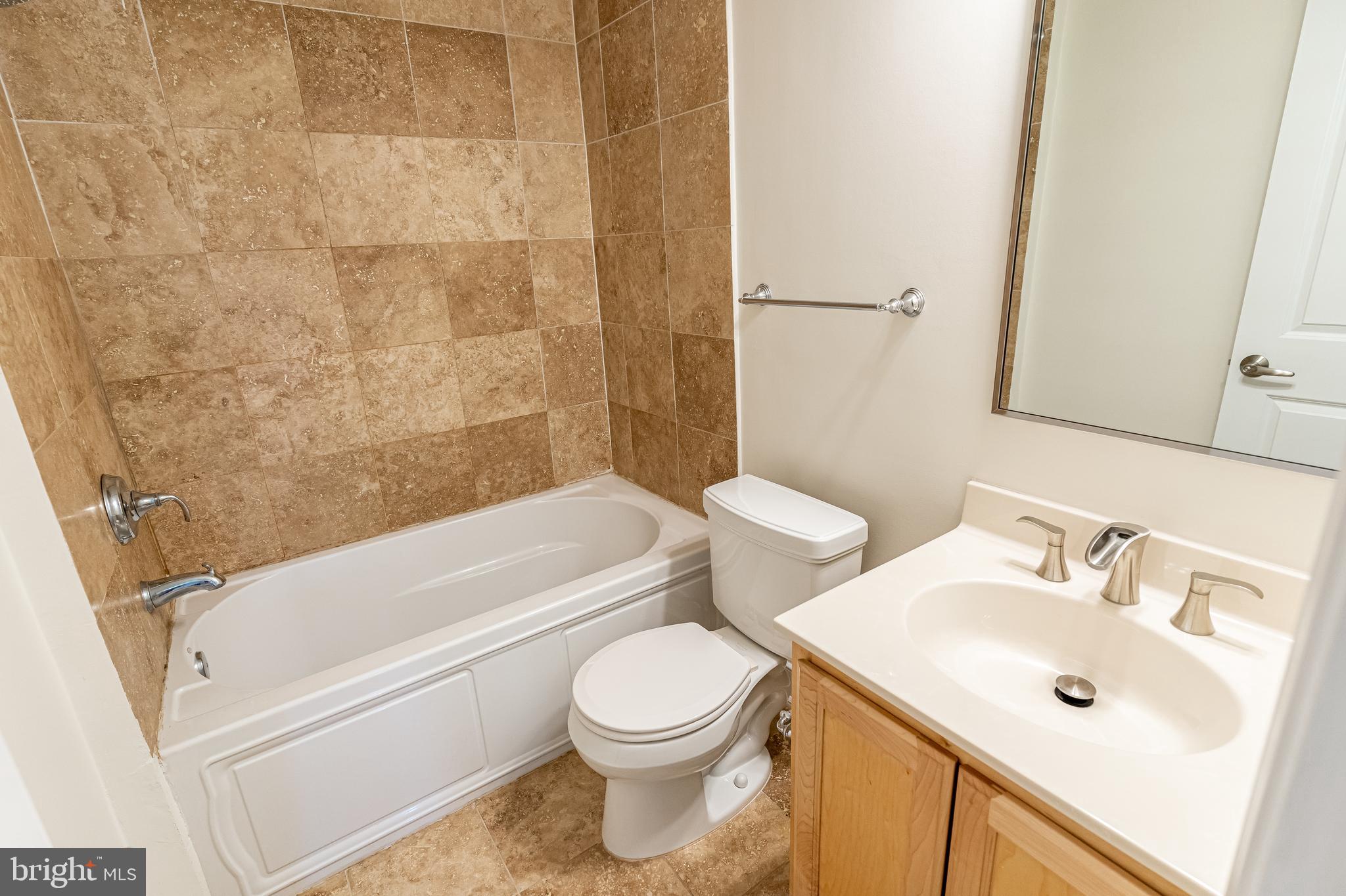 1108 Columbia Road Northwest, Unit 301 Washington, DC 20009 - Photo 18 of 20 Tile bath w/soaking tub