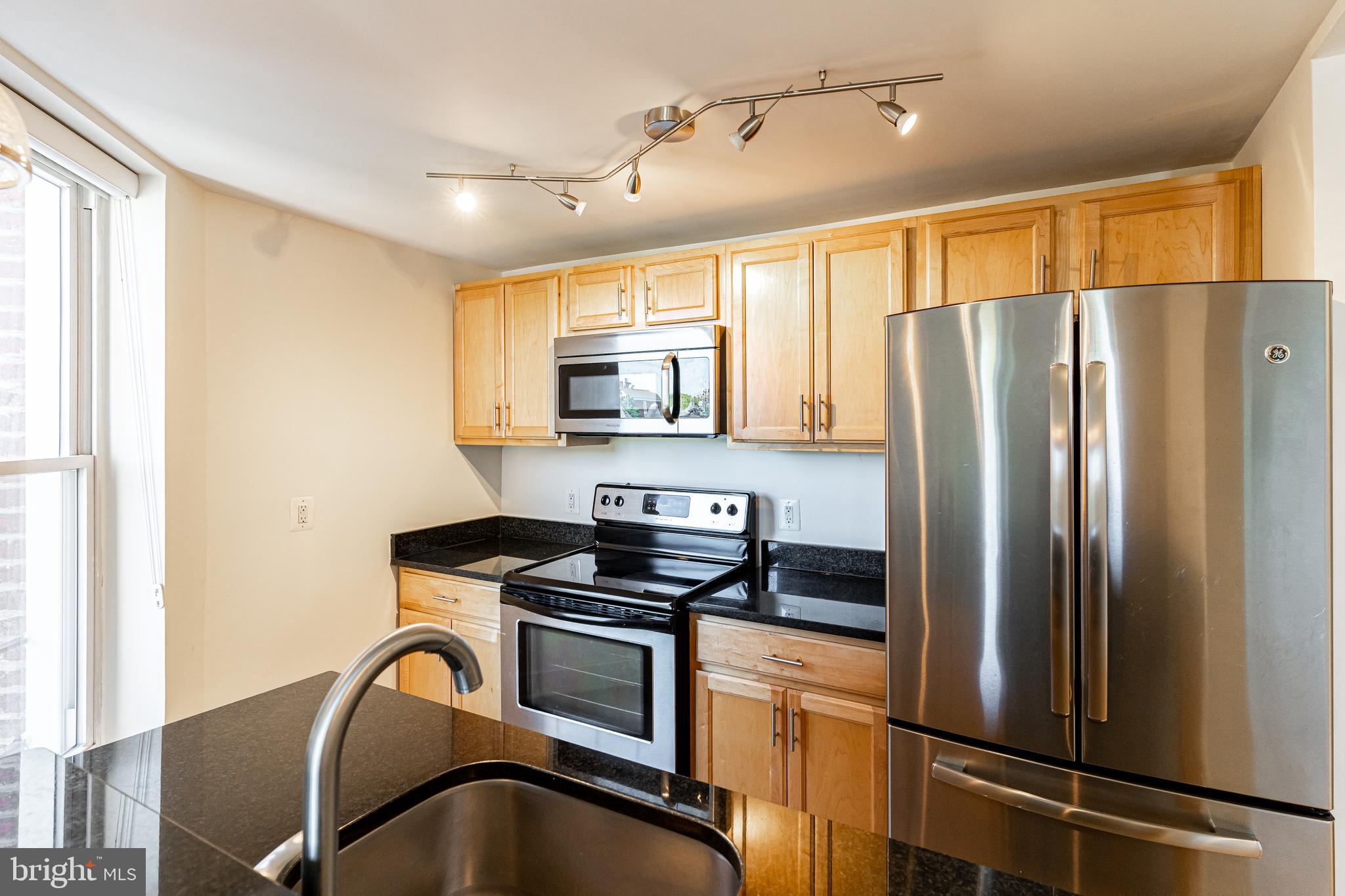 1108 Columbia Road Northwest, Unit 301 Washington, DC 20009 - Photo 8 of 20 Kitchen w/stainless appliances