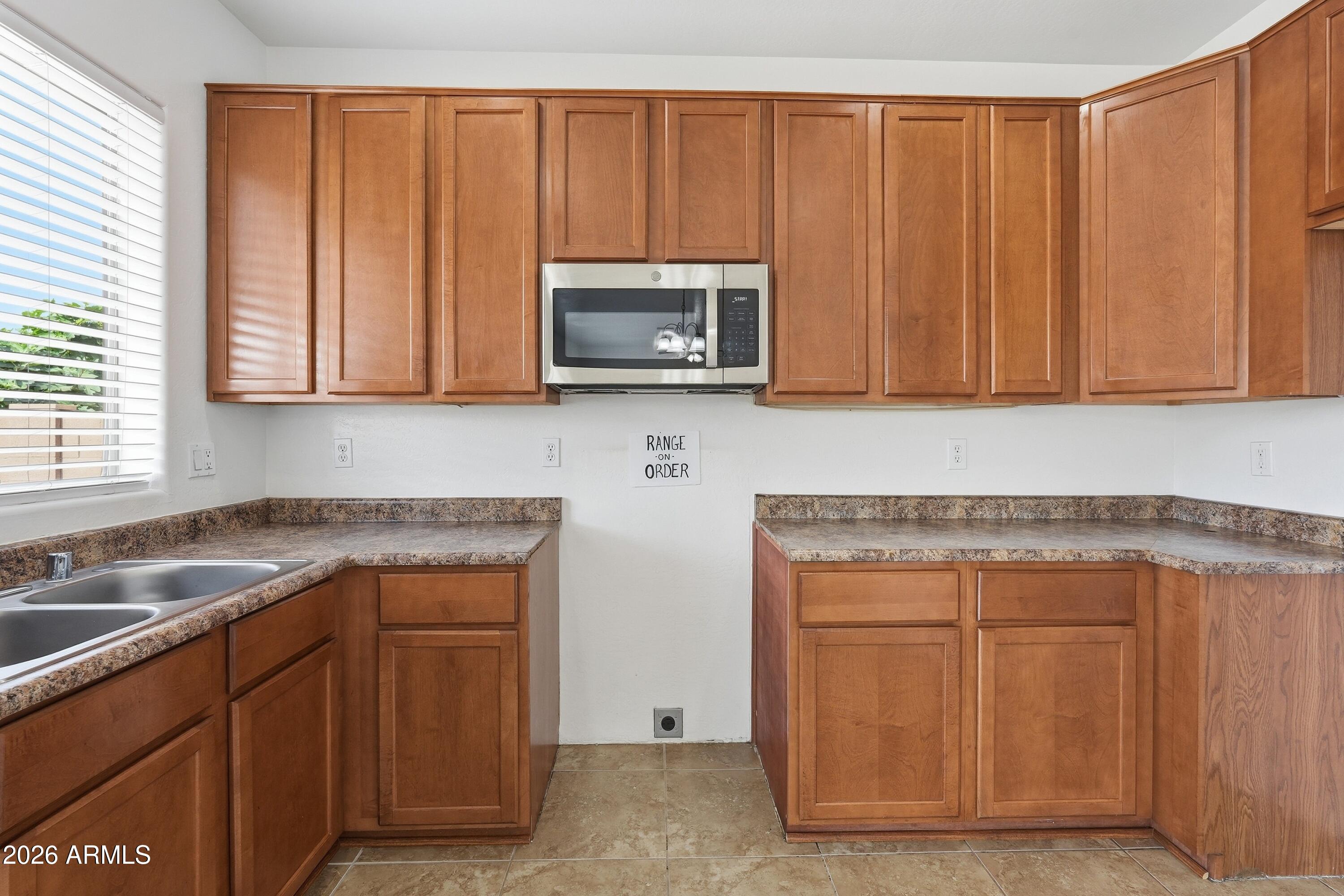 7425 West Crown King Road Phoenix, AZ 85043 - Photo 14 of 35 Gallery Image 14