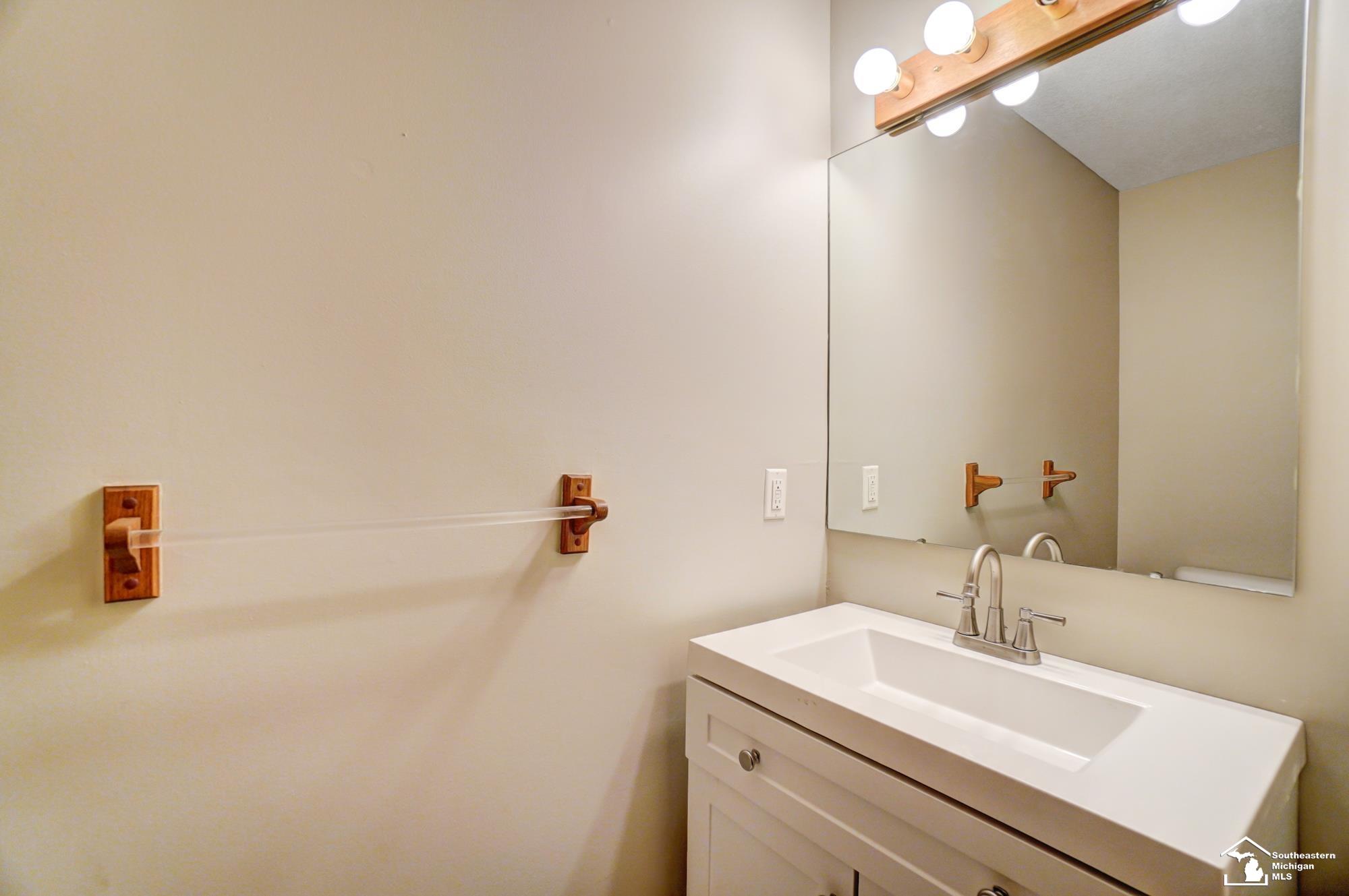 1079 West Sterns Road Temperance, MI 48182 - Photo 11 of 34 50126127-10.JPG