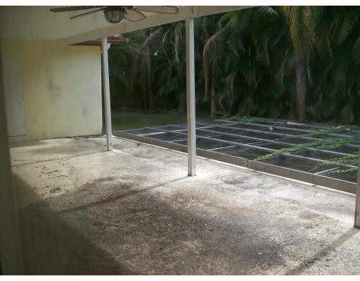 6462 Woodbury Road Boca Raton, FL 33433 - Photo 2 of 5 Swimming Pool/Hot Tub/Sauna