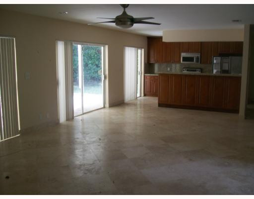 6462 Woodbury Road Boca Raton, FL 33433 - Photo 3 of 5 Living Room