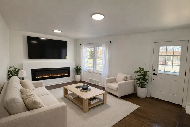 $305,900 | 2227 16th Avenue, Broadview, IL 60155