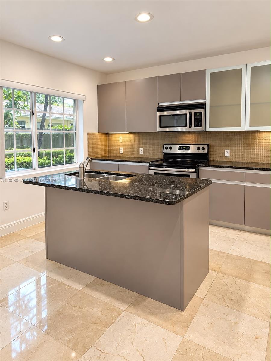 3200 Stirling Road, Unit F6 Hollywood, FL 33021 - Photo 6 of 21 Gallery Image 6