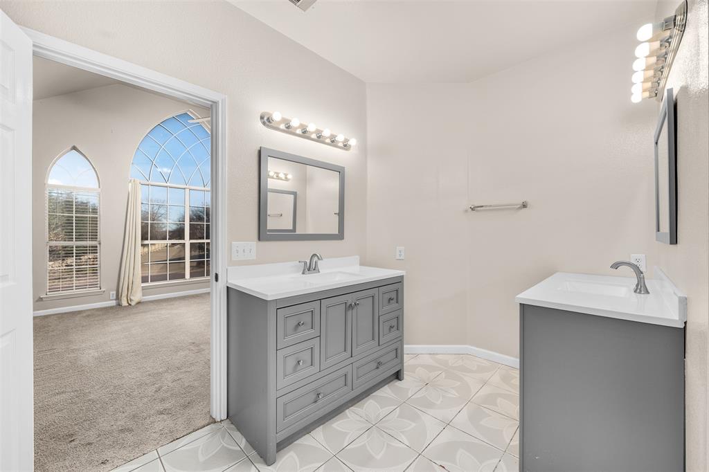 211 Nutmeg Lane Euless, TX 76039 - Photo 14 of 33