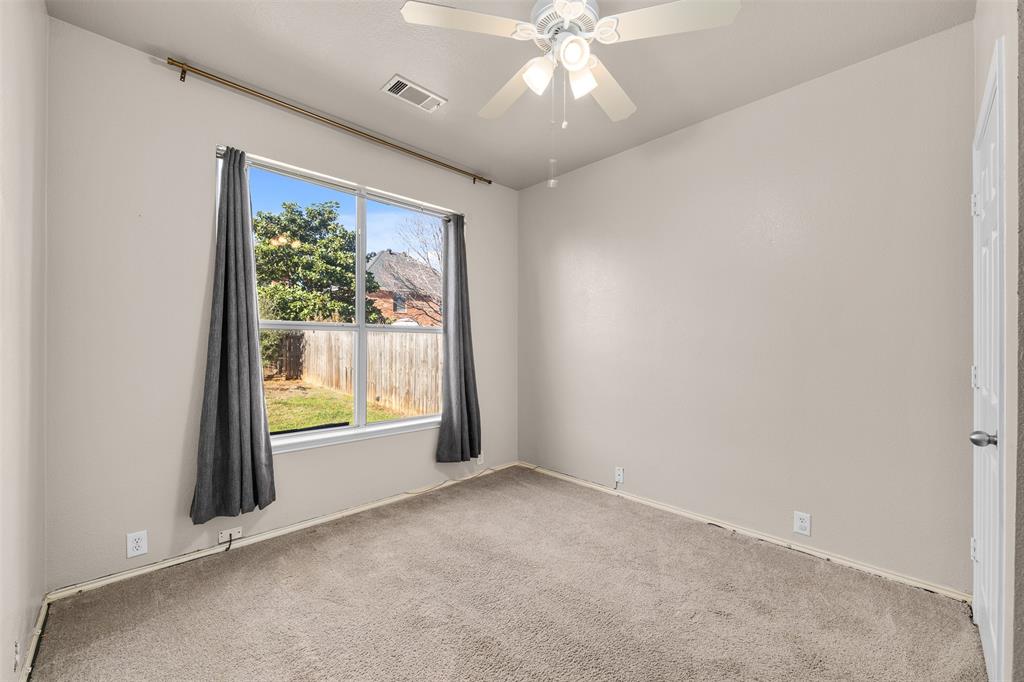 211 Nutmeg Lane Euless, TX 76039 - Photo 18 of 33