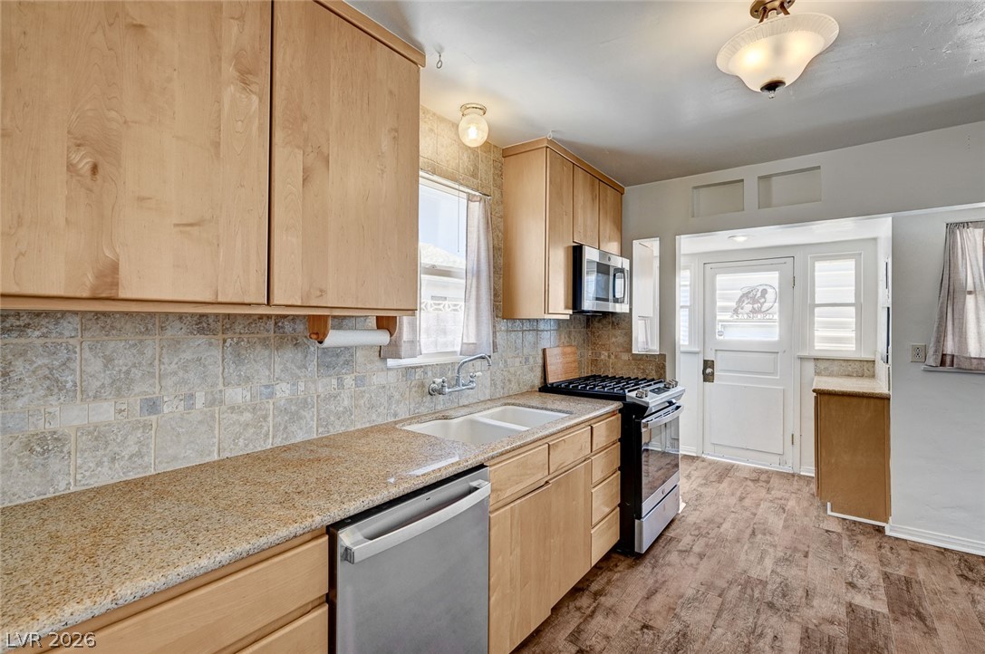 629 L Avenue Boulder City, NV 89005 - Photo 14 of 46 decorative backsplash