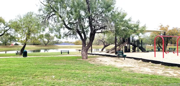 a view of yard with green space