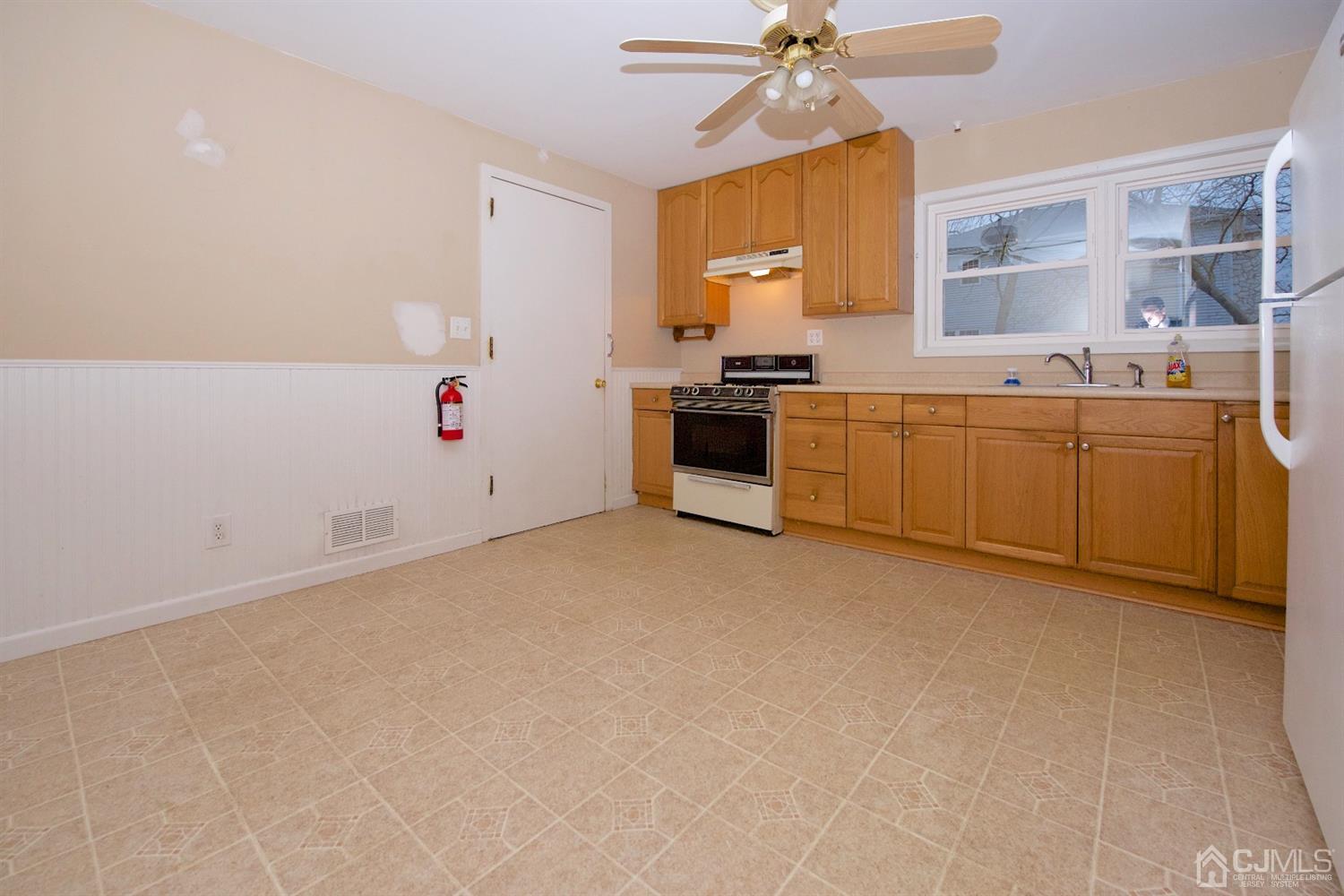 44 Ridgeview Road Jamesburg, NJ 08831 - Photo 6 of 21 Gallery Image 6