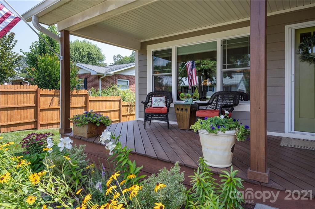 446 Liberty Road Candler, NC 28715 - Photo 4 of 29 Gallery Image 4
