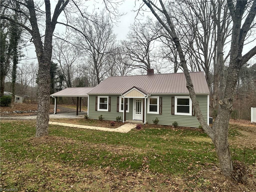 7280 Dennis Road Walnut Cove, NC 27052 - Photo 4 of 28