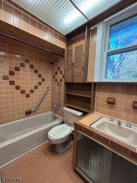 11 Mt Bethel Road Hackettstown, NJ 07840 - Photo 20 of 23 a bathroom with a sink a toilet and shower