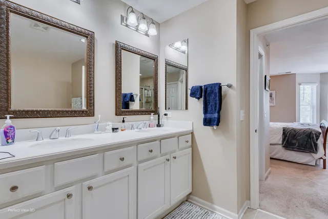 a en suite bathroom with double sink and a mirror