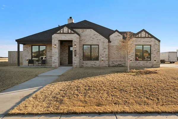 $450,000 | 823 13th Street, Wolfforth, TX 79382