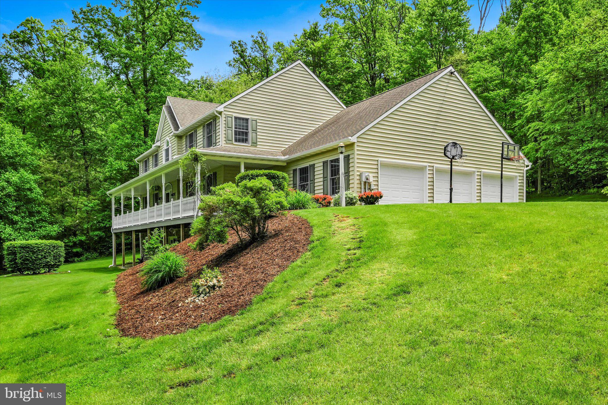 190 Mountain Road Denver, PA 17517 - Photo 7 of 59 Side View