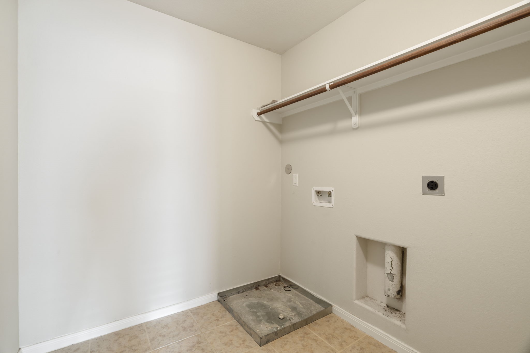 914 Canyon Hill Lane Rosenberg, TX 77471 - Photo 12 of 31 a view of utility room