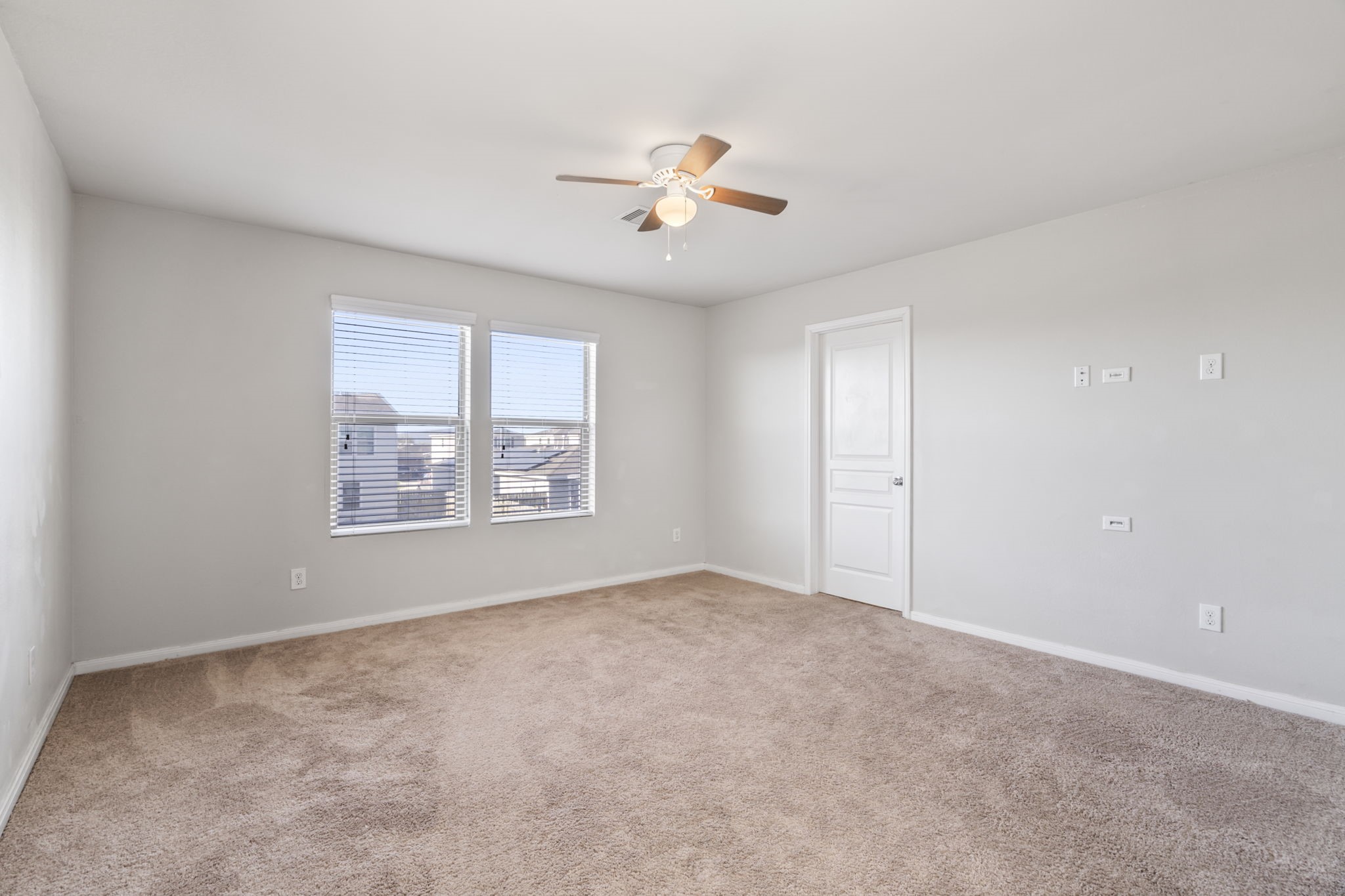 914 Canyon Hill Lane Rosenberg, TX 77471 - Photo 18 of 31 a view of an empty room with a window