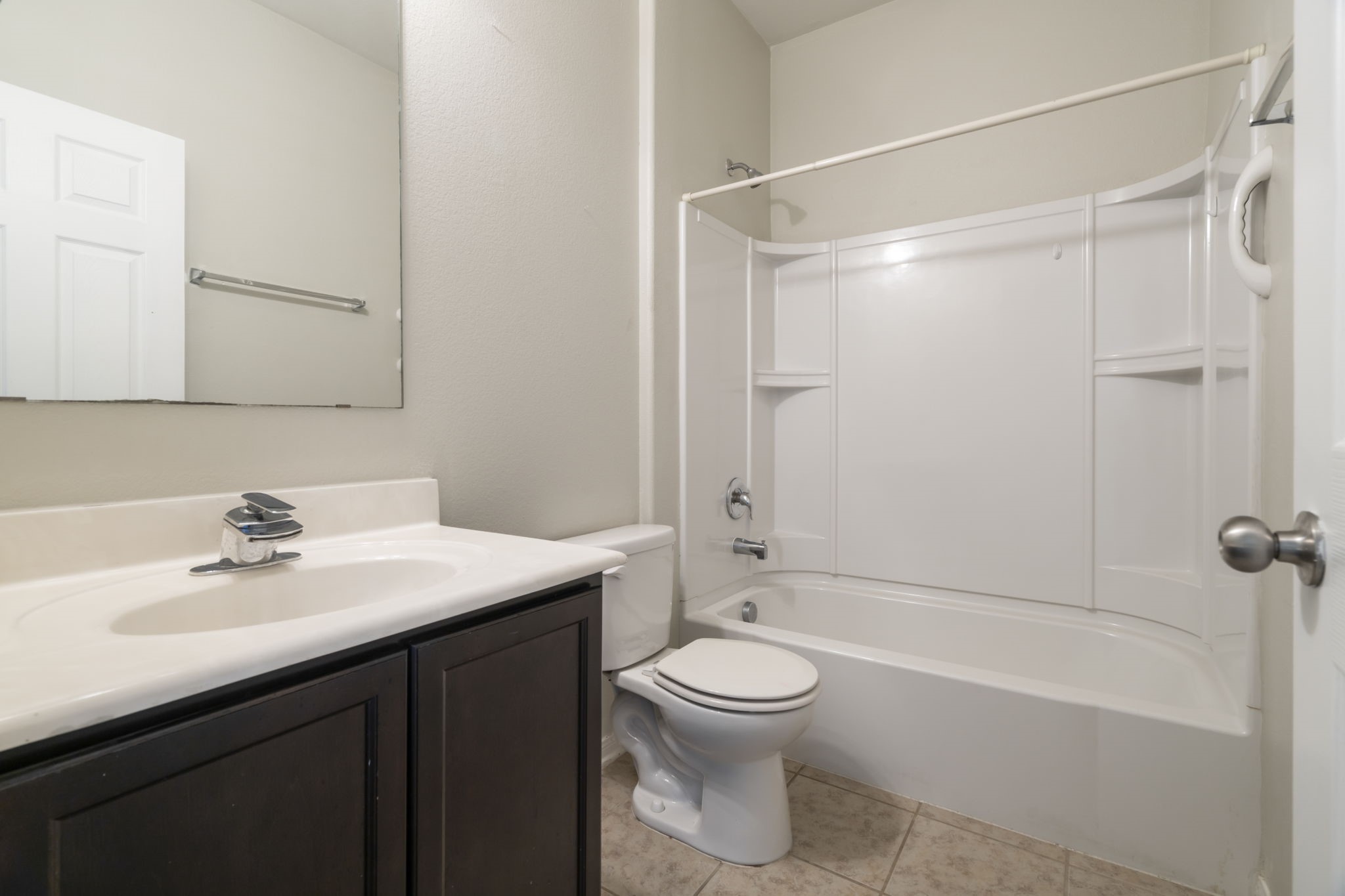 914 Canyon Hill Lane Rosenberg, TX 77471 - Photo 20 of 31 a bathroom with a sink toilet and shower