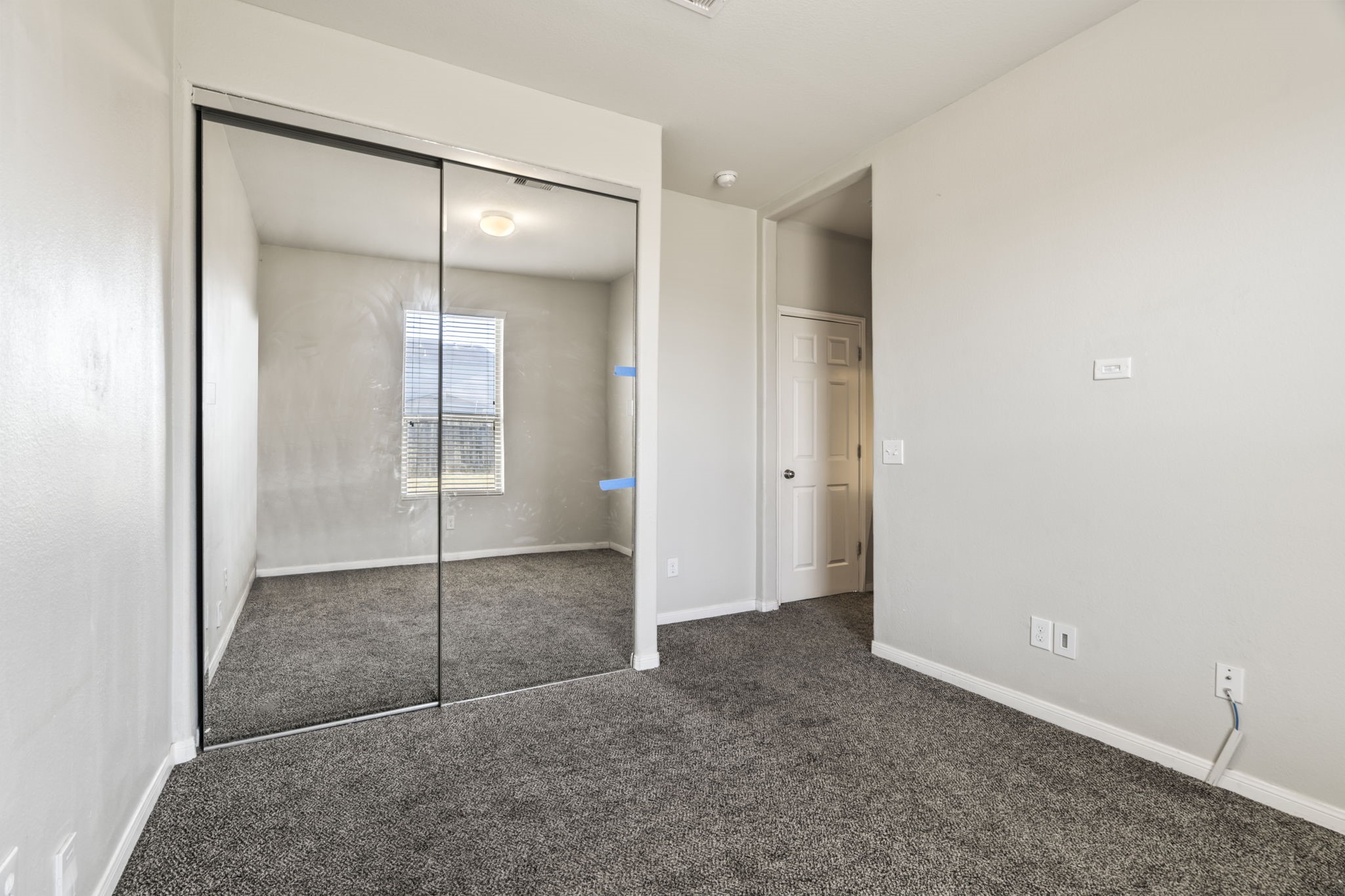 914 Canyon Hill Lane Rosenberg, TX 77471 - Photo 21 of 31 an empty room with closet and a bathroom