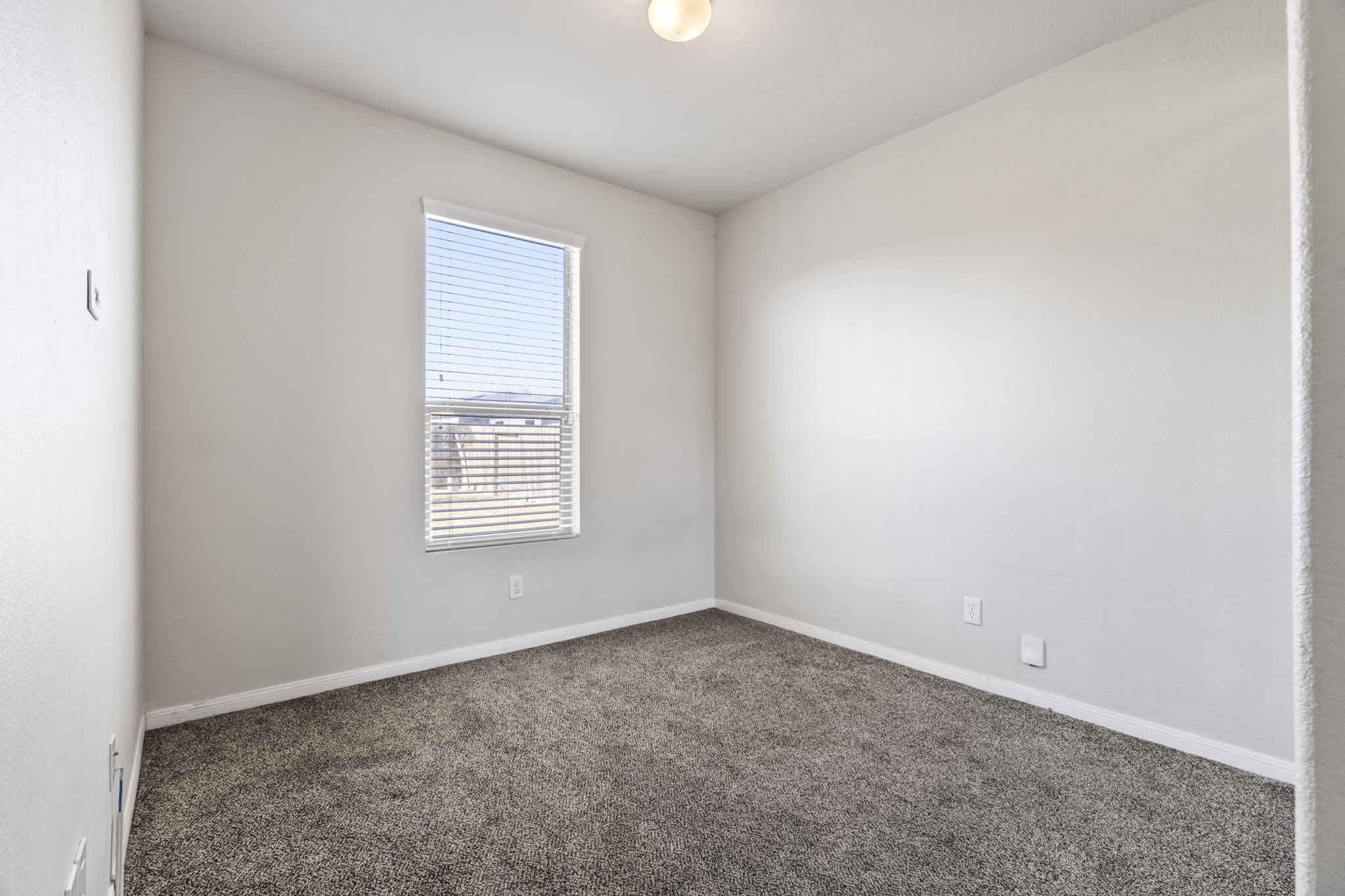 914 Canyon Hill Lane Rosenberg, TX 77471 - Photo 23 of 31 an empty room with a window