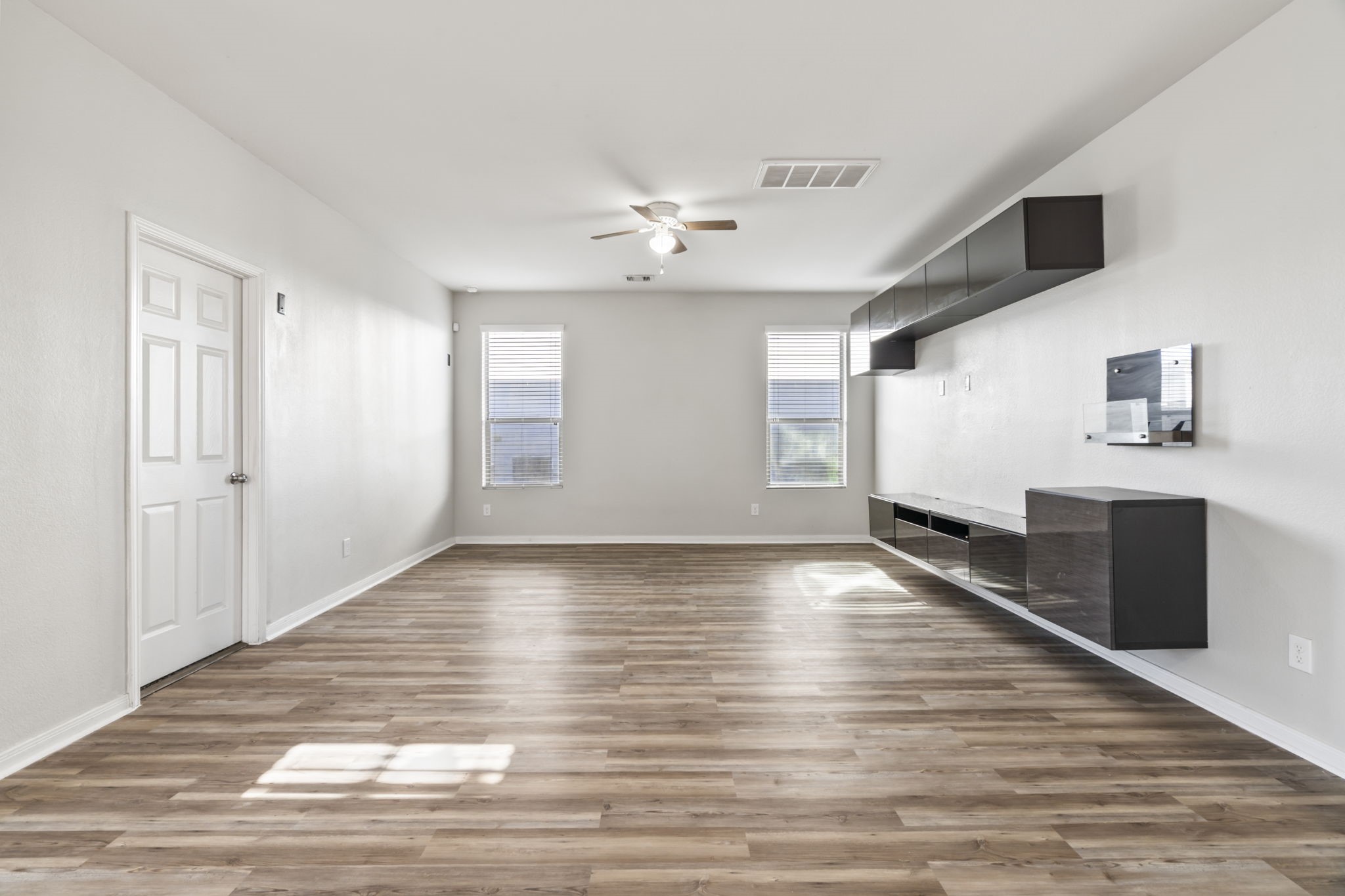 914 Canyon Hill Lane Rosenberg, TX 77471 - Photo 27 of 31 a view of an empty room with wooden floor and a ceiling fan