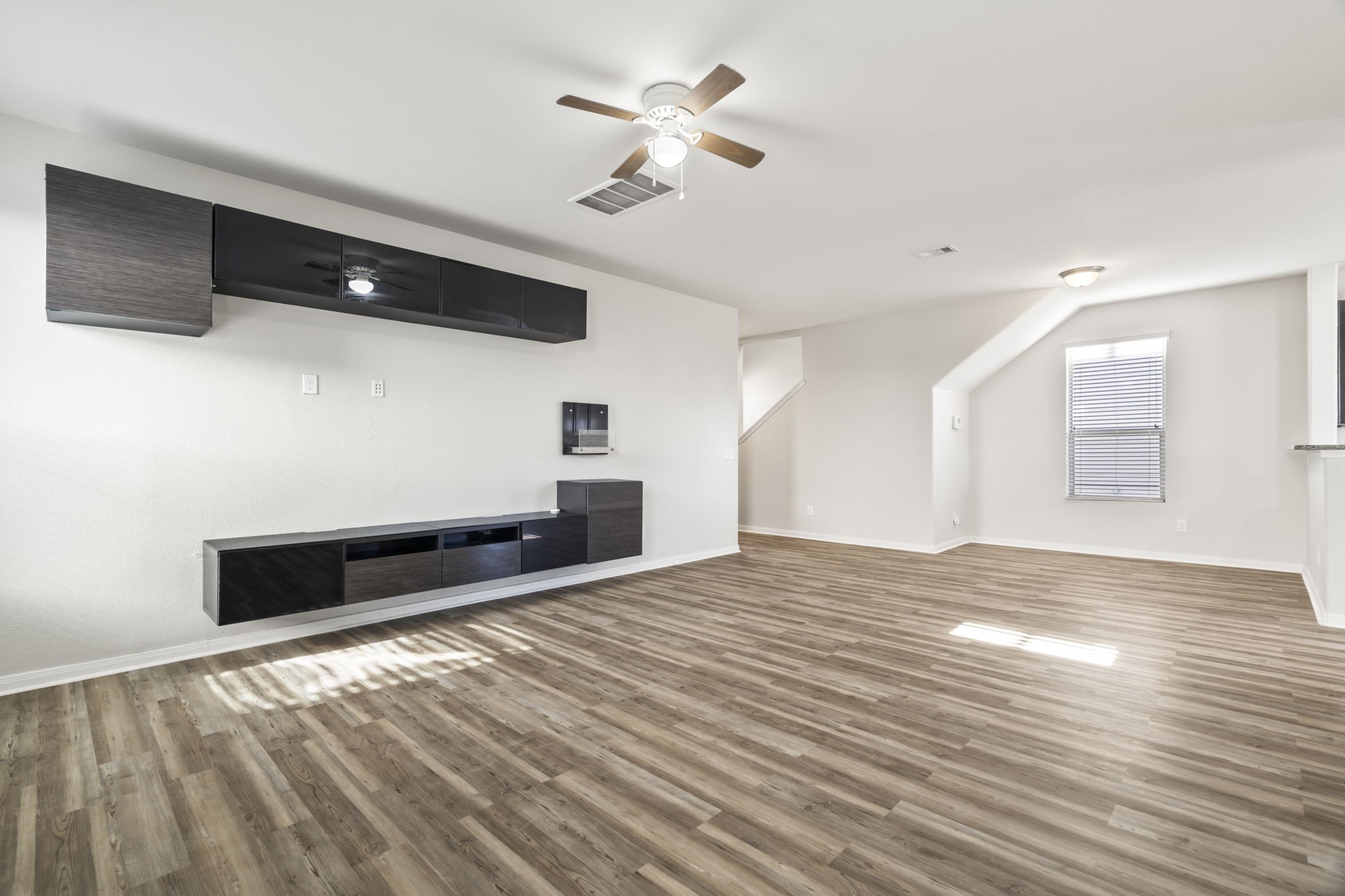 914 Canyon Hill Lane Rosenberg, TX 77471 - Photo 5 of 31 a view of empty room with wooden floor and fan