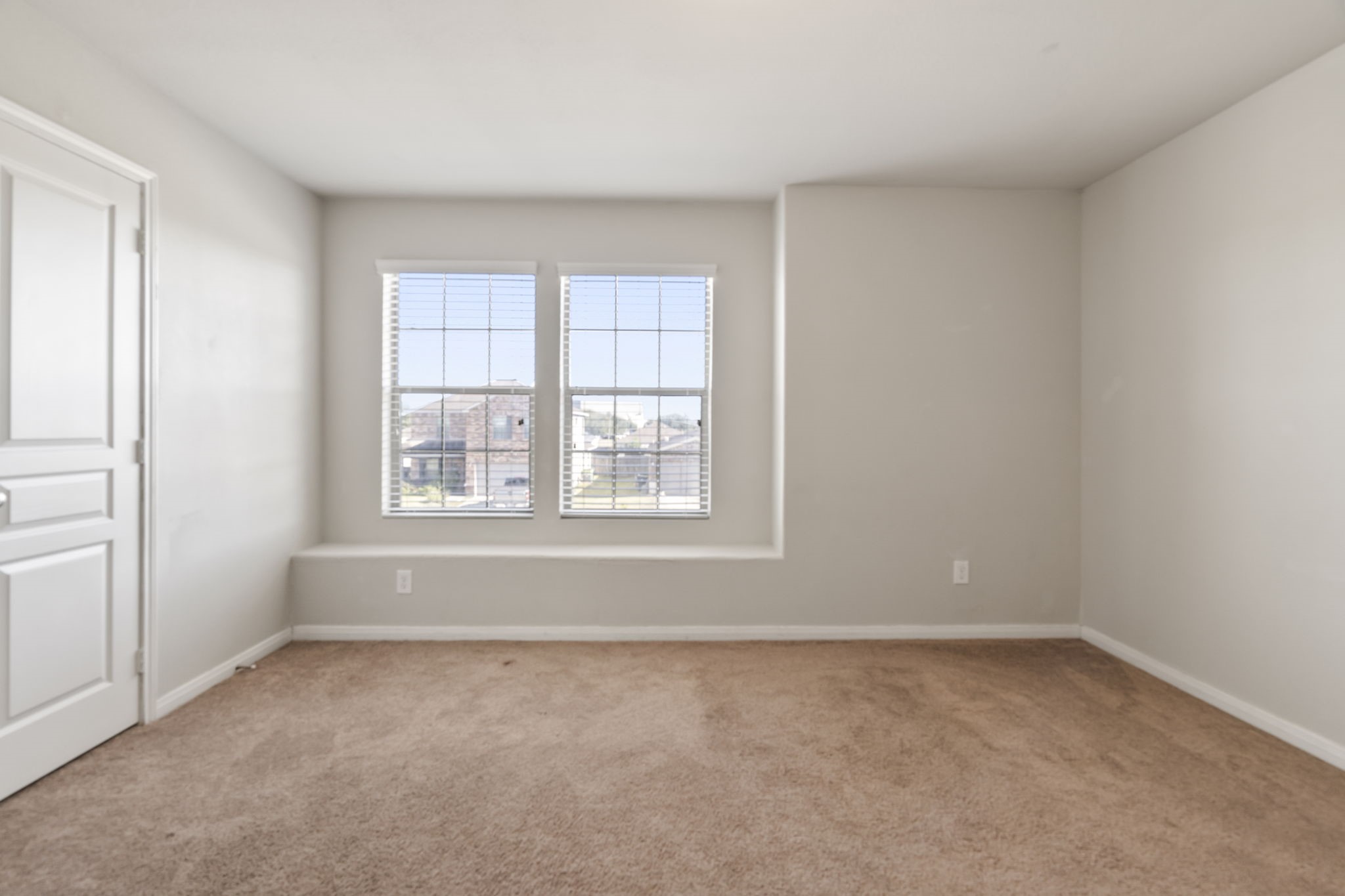 914 Canyon Hill Lane Rosenberg, TX 77471 - Photo 7 of 31 an empty room with a window