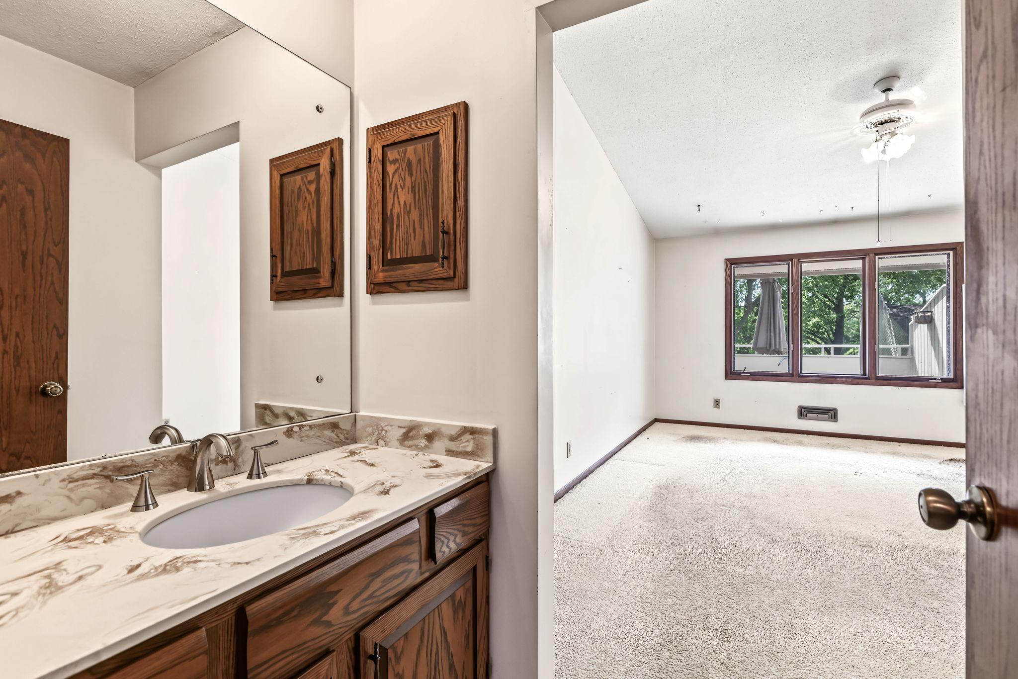 10275 Scarborough Road Bloomington, MN 55437 - Photo 18 of 38 Gallery Image 18
