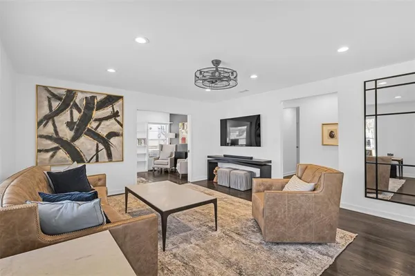 $859,900 | 8723 Glencrest Lane, Dallas, TX 75209