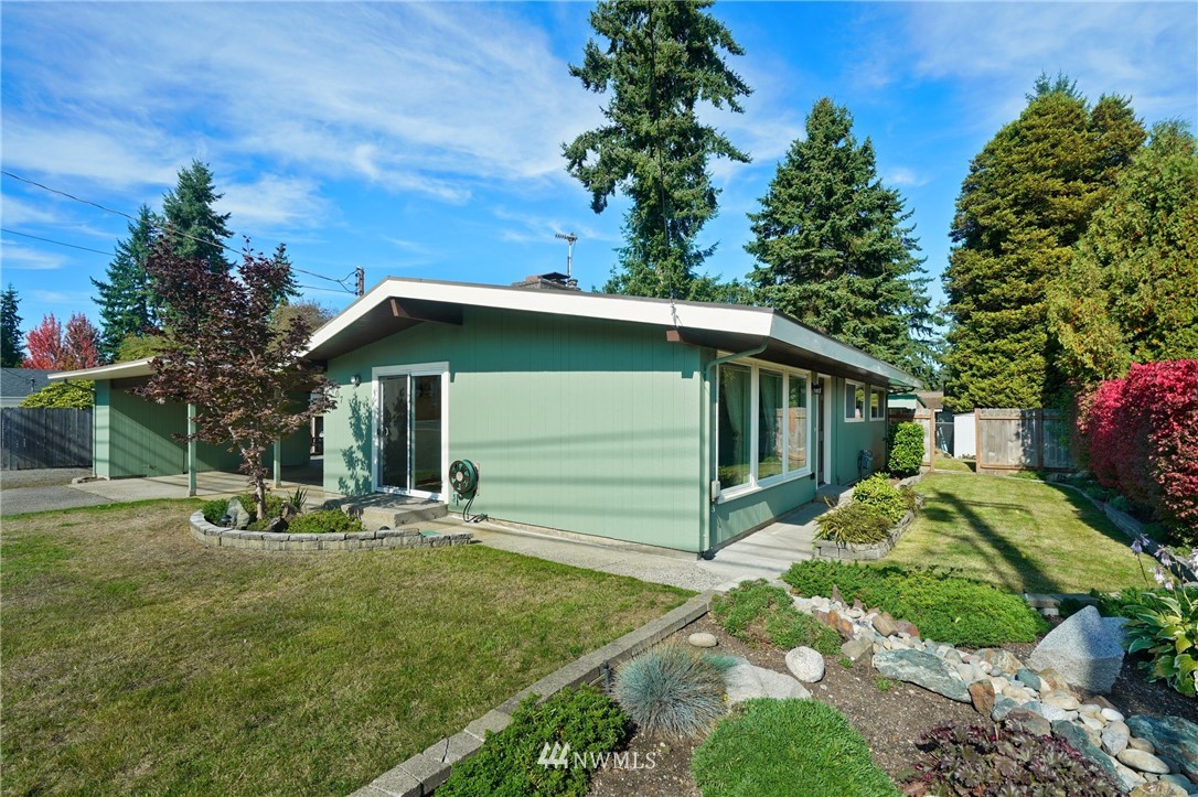 7707 196th Street Southwest Edmonds, WA 98026 - Photo 3 of 36 Gallery Image 3