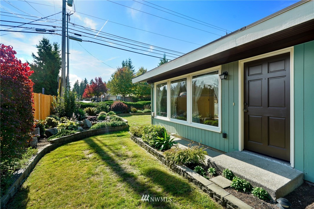 7707 196th Street Southwest Edmonds, WA 98026 - Photo 4 of 36 Gallery Image 4