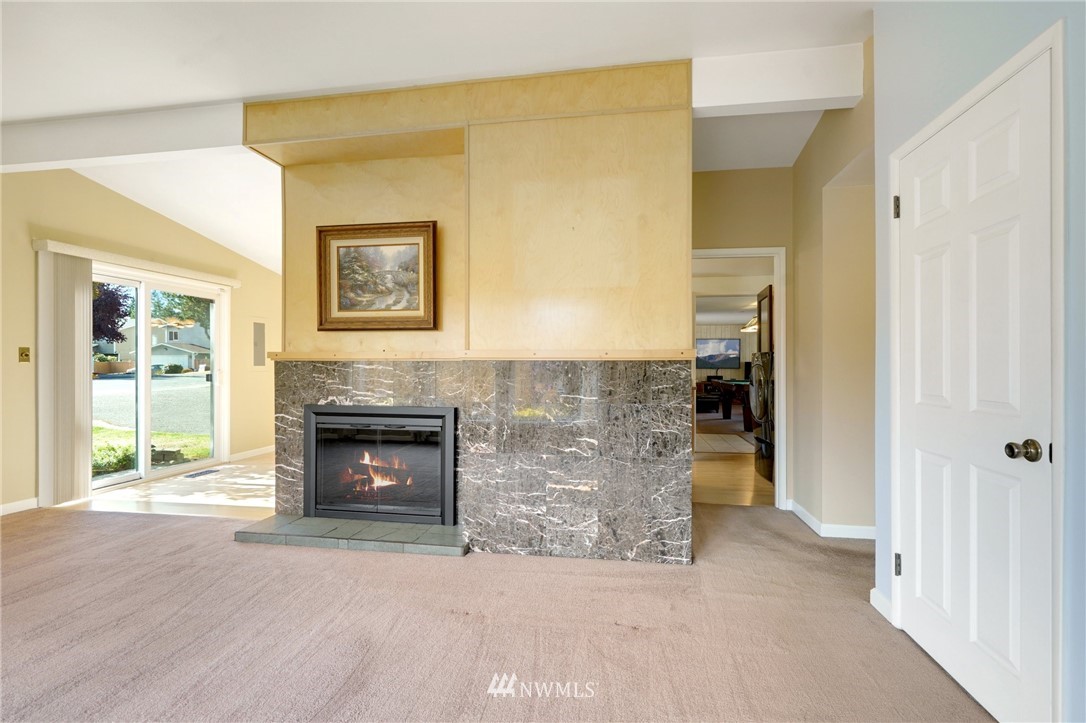 7707 196th Street Southwest Edmonds, WA 98026 - Photo 5 of 36 Gallery Image 5
