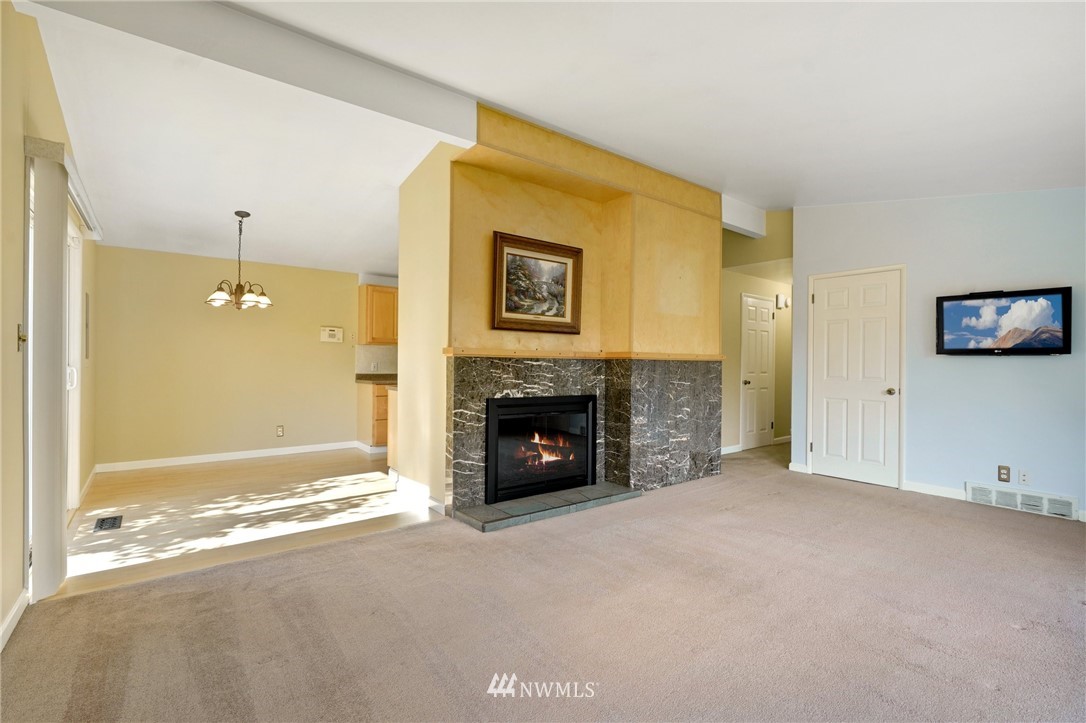 7707 196th Street Southwest Edmonds, WA 98026 - Photo 8 of 36 Gallery Image 8