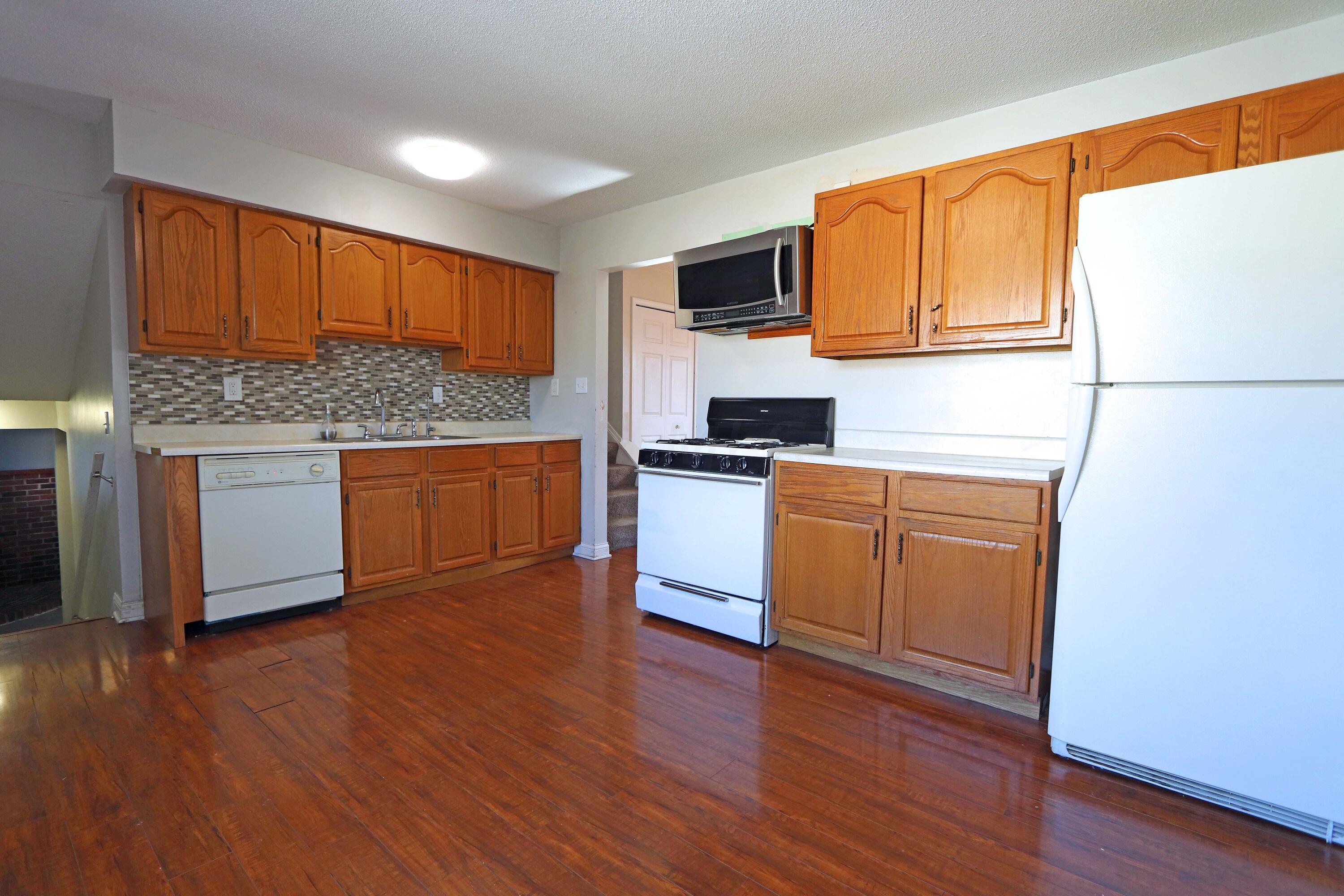 4569 Stonehedge Road Columbus, OH 43231 - Photo 6 of 38 Spacious Kitchen & Dinette