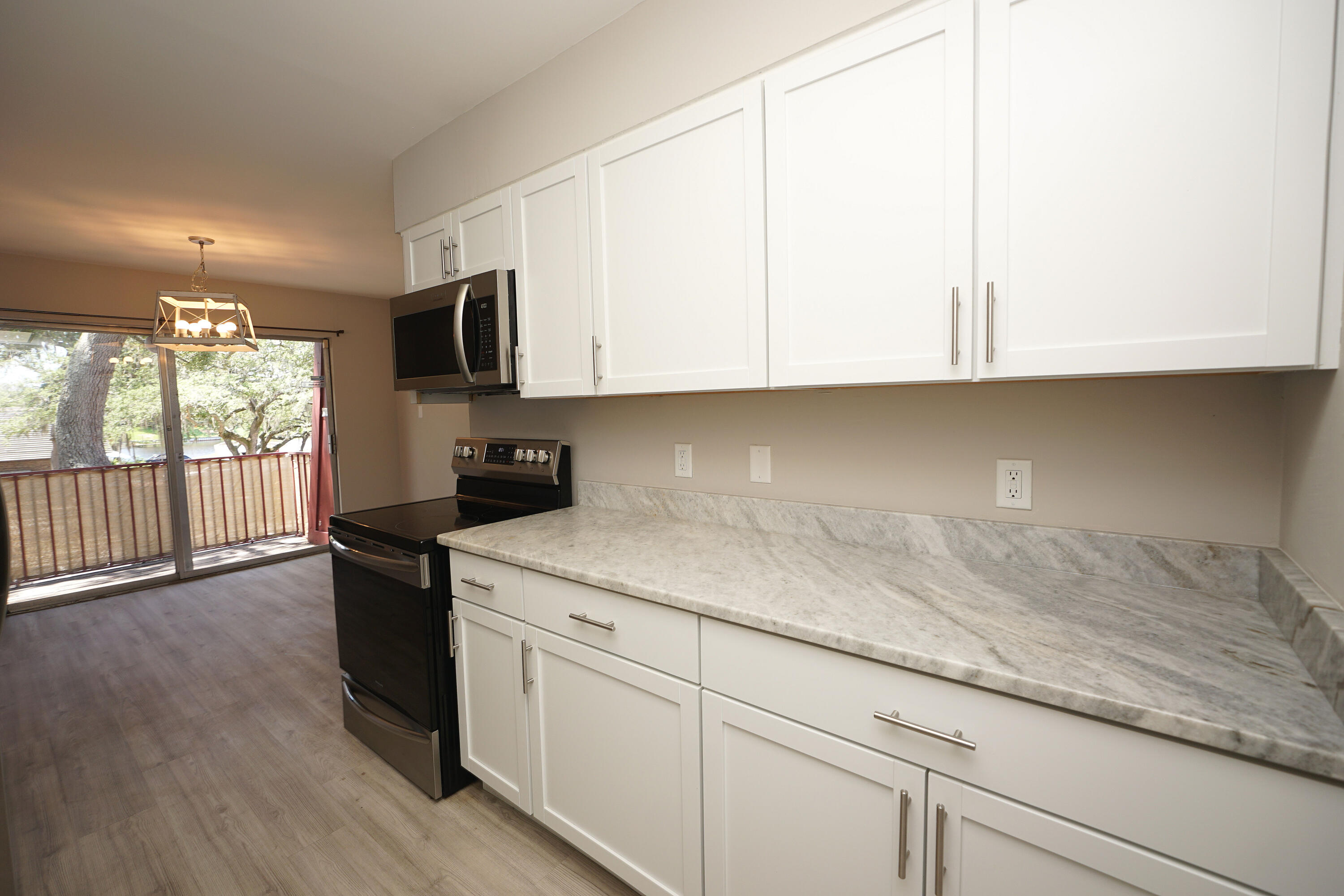 210 Pelham Road, Unit 212A Fort Walton Beach, FL 32547 - Photo 11 of 34 Kitchen/dining room
