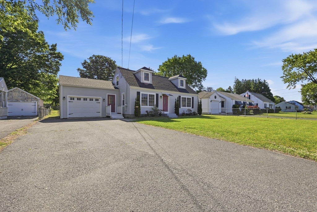 97 Maebeth Street Springfield, MA 01119 - Photo 3 of 41