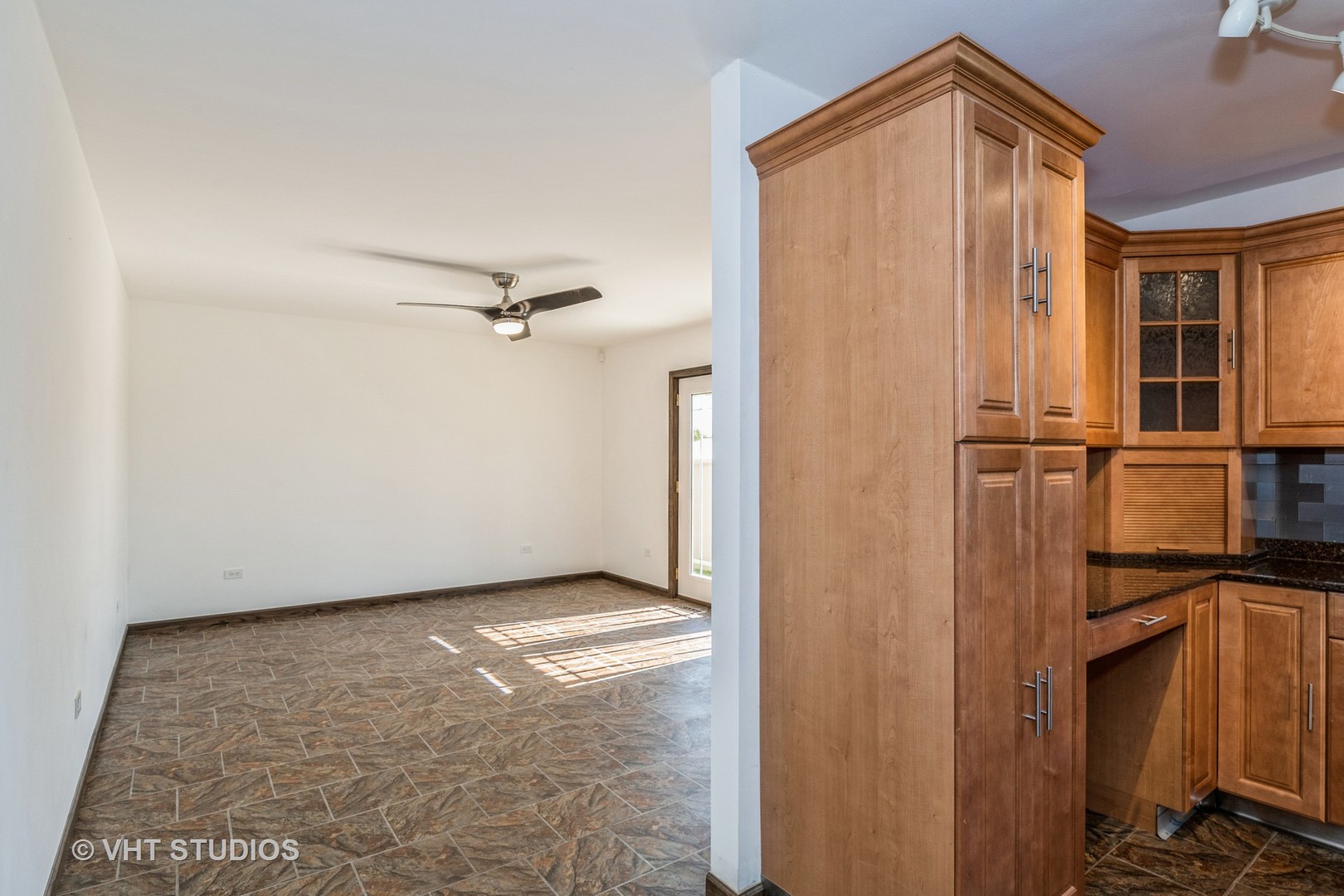 336 Oak Hill Court Antioch, IL 60002 - Photo 13 of 57 an empty room with windows