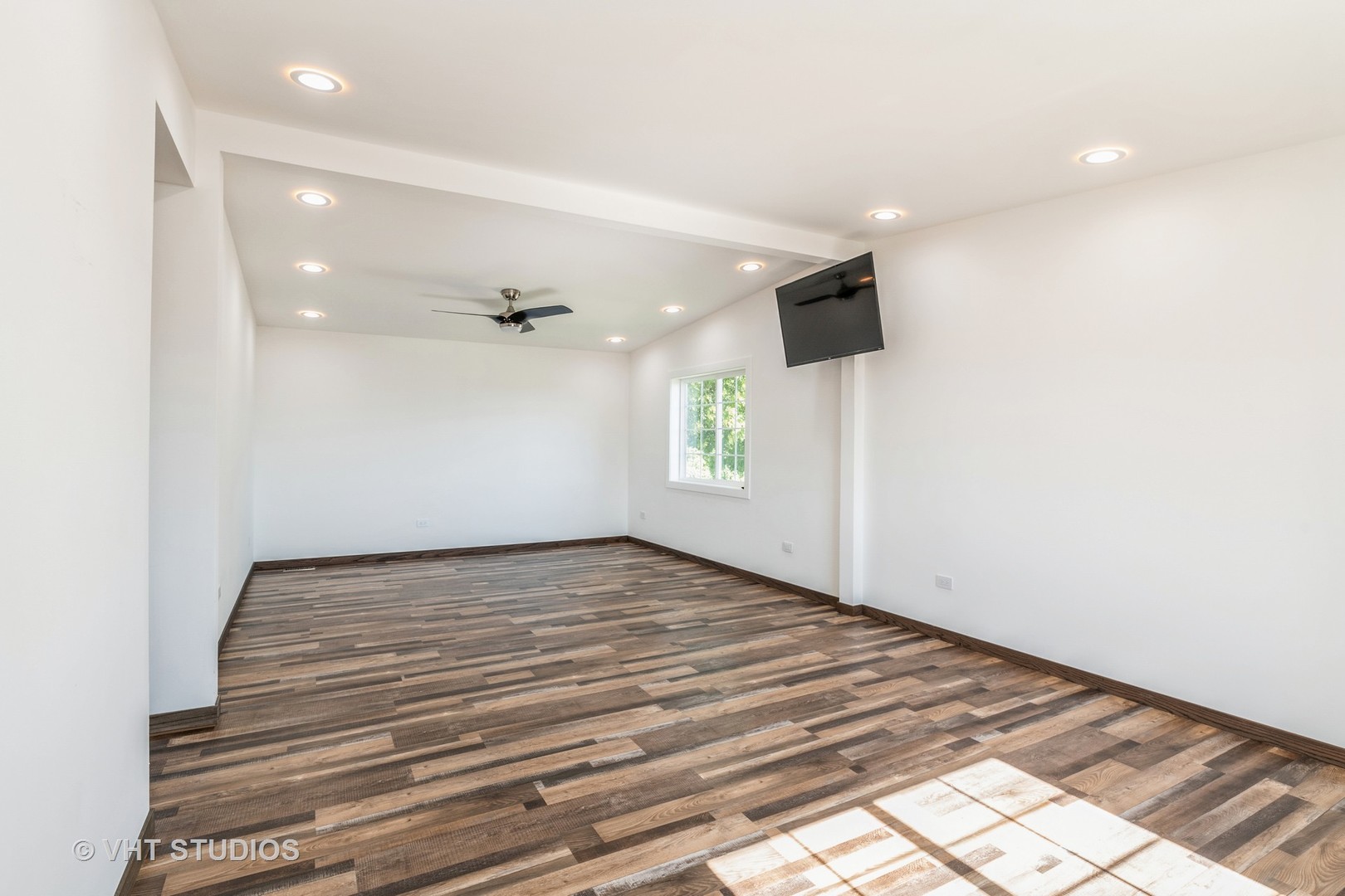 336 Oak Hill Court Antioch, IL 60002 - Photo 17 of 57