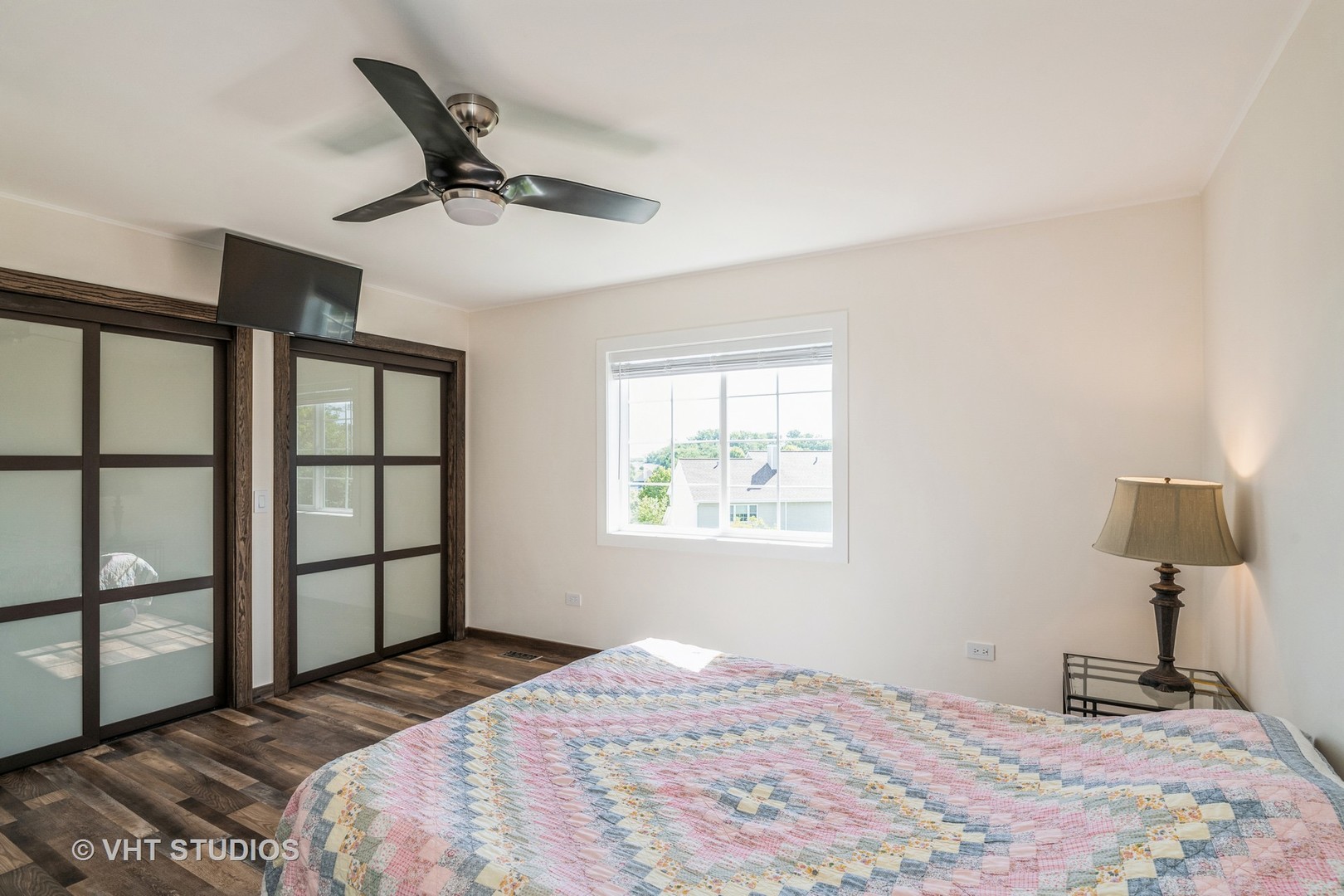 336 Oak Hill Court Antioch, IL 60002 - Photo 29 of 57 a bedroom with a bed and a window