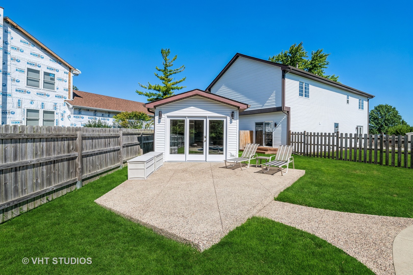 336 Oak Hill Court Antioch, IL 60002 - Photo 43 of 57 a front view of a house with a yard