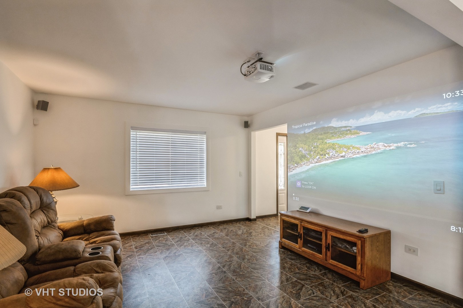 336 Oak Hill Court Antioch, IL 60002 - Photo 6 of 57 a living room with furniture