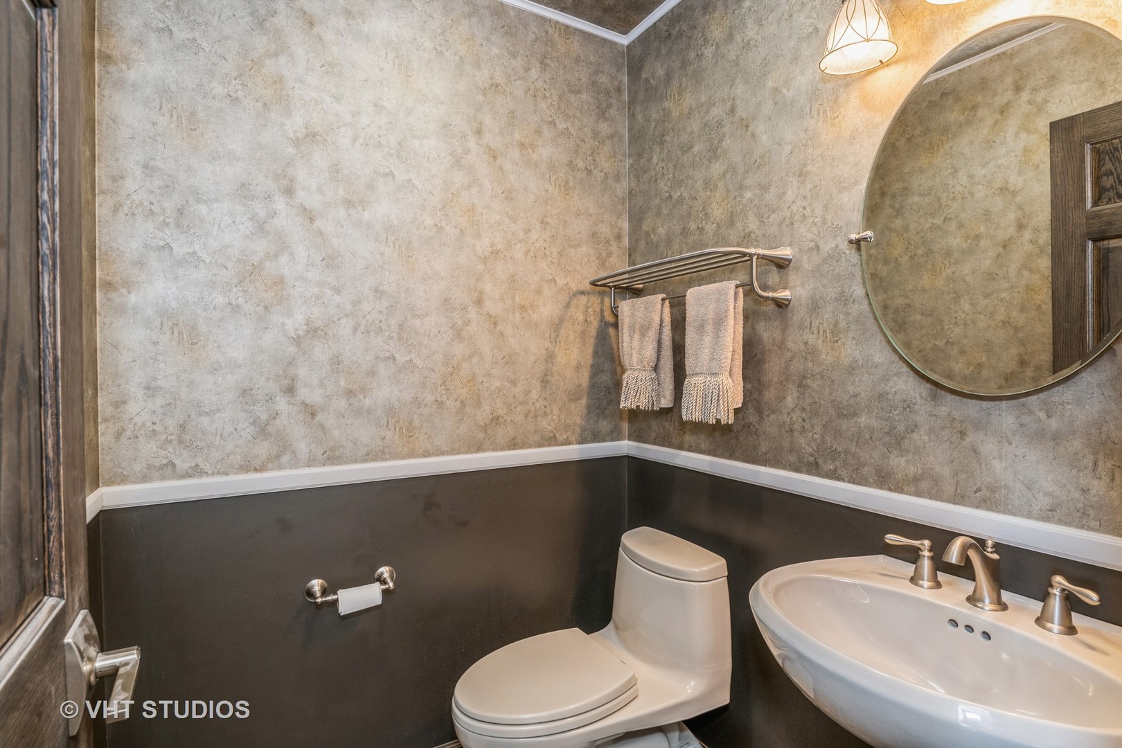 336 Oak Hill Court Antioch, IL 60002 - Photo 9 of 57 a bathroom with a toilet a sink and mirror