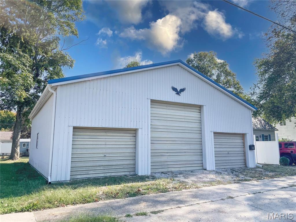 620 North Chestnut Street Litchfield, IL 62056 - Photo 1 of 12