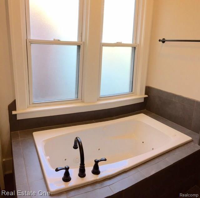 65 Wellesley Drive Pleasant Ridge, MI 48069 - Photo 19 of 24 FullSizeRender-14.jpg