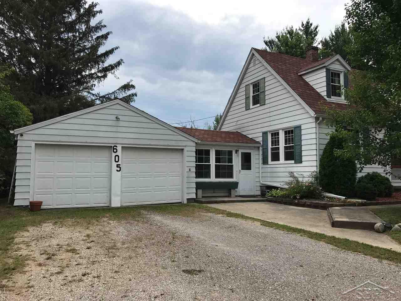 605 North Miller Road Saginaw, MI 48609 - Photo 8 of 59 31324142-7.JPG
