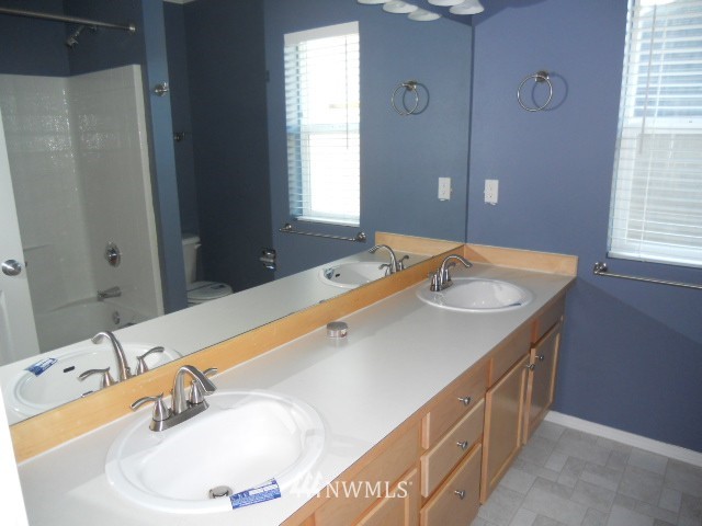 28032 Maple Ridge Way Southeast Maple Valley, WA 98038 - Photo 18 of 21