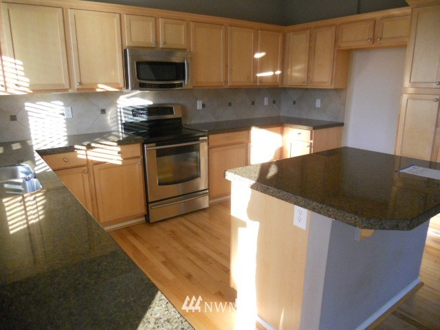 28032 Maple Ridge Way Southeast Maple Valley, WA 98038 - Photo 8 of 21