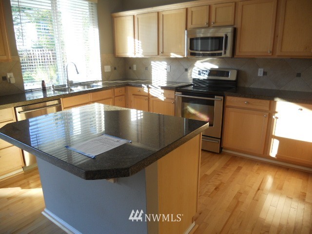 28032 Maple Ridge Way Southeast Maple Valley, WA 98038 - Photo 9 of 21